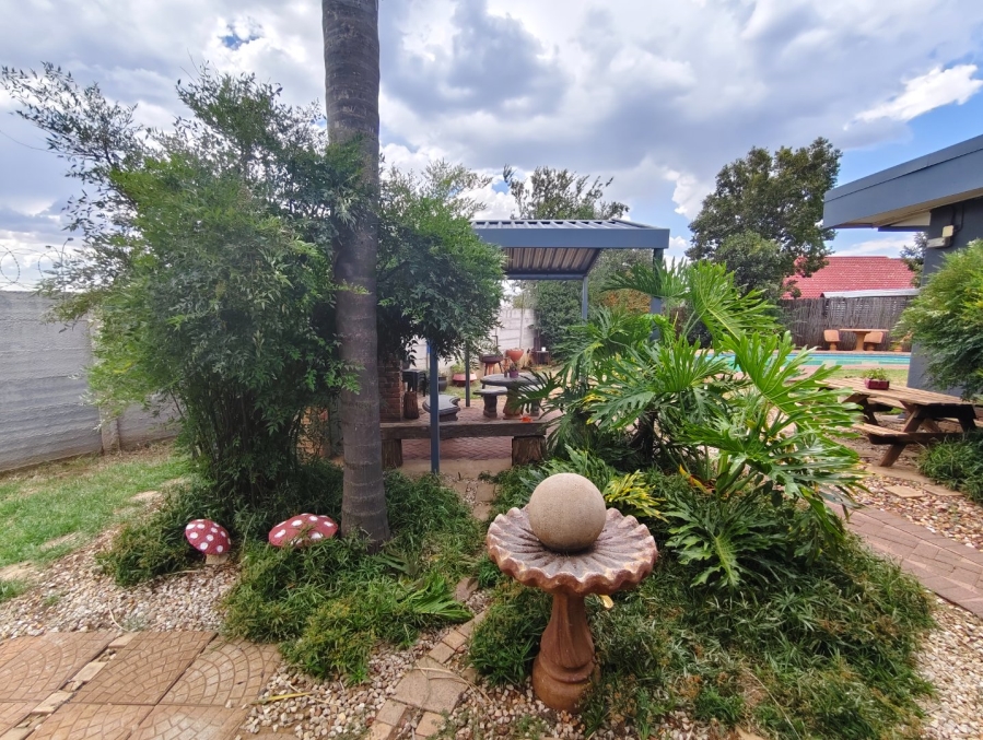 To Let 3 Bedroom Property for Rent in Fleurdal Free State